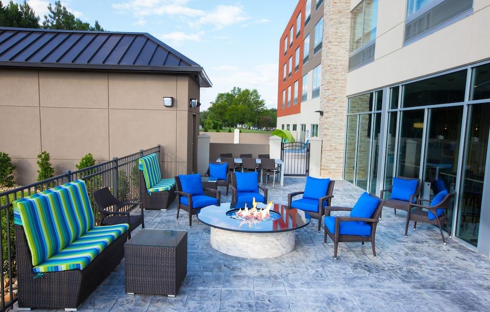 Holiday Inn Express & Suites Greenwood Mall By Ihg Extérieur photo